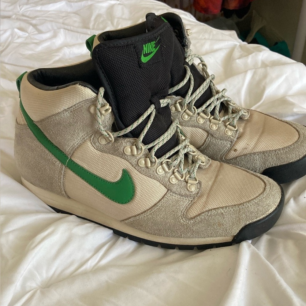 Nike Lava Dunk Hi VNTG QS ACG VNTG QS – Sail / Victory Green